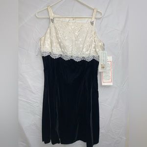 VINTAGE! SCOTT MCCLINTOCK WHITE LACE TOP DARK BLUE VELVET BOTTOM DRESS.